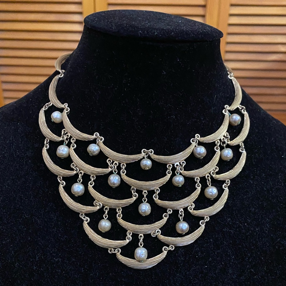 Vintage, drapey gold necklace
